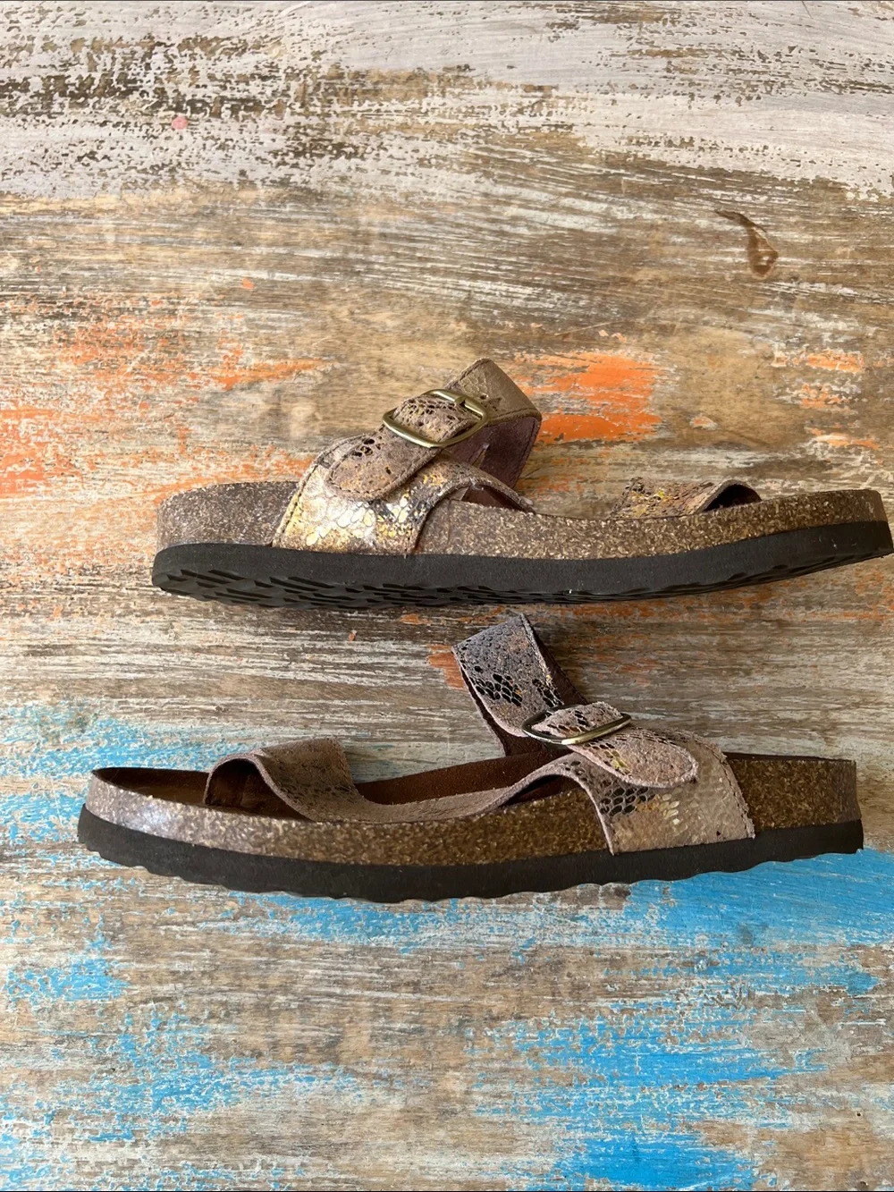 White Mountain Carly Metallic Bronze Buckled Toe-Loop Sandal